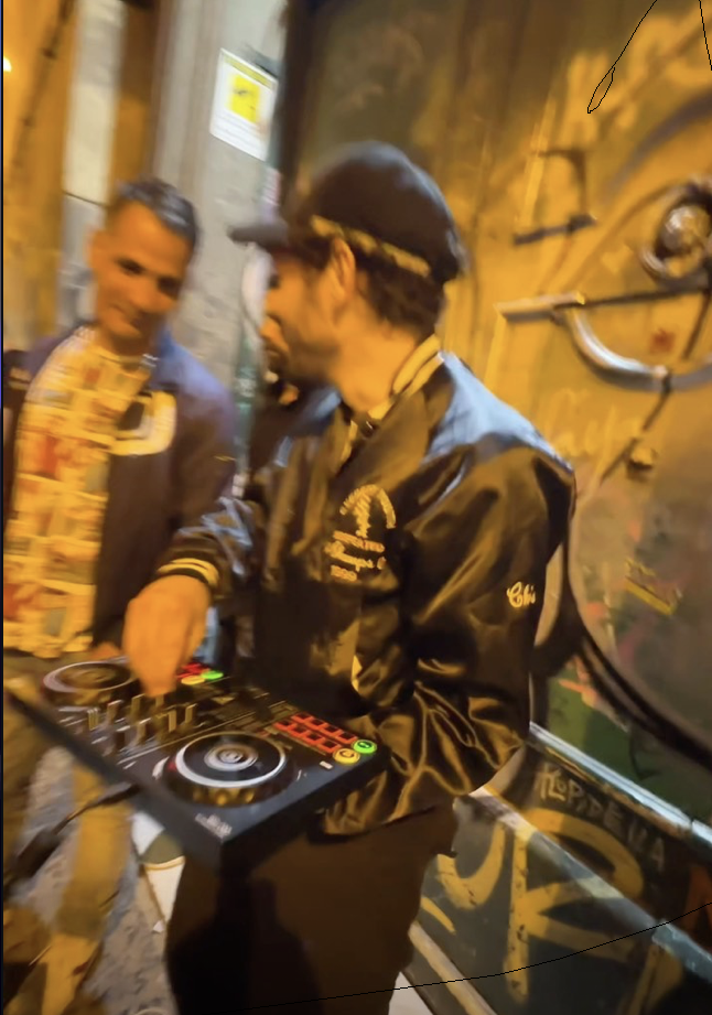 DASTO DJ durante intrattenimento matrimonio con flashmob - Wedding DJ a Napoli